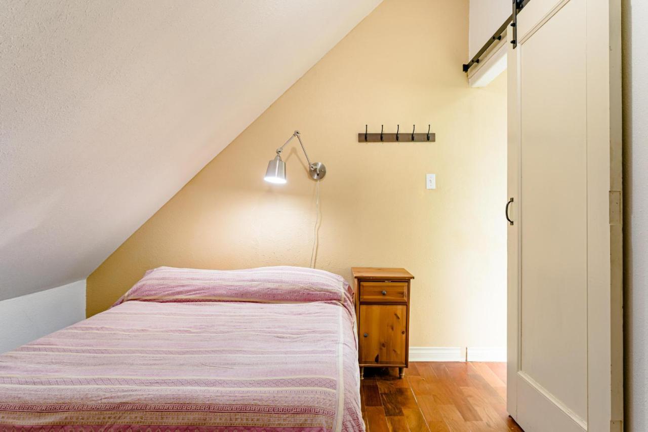 Urban Lodge, Quiet, Walkable, Near