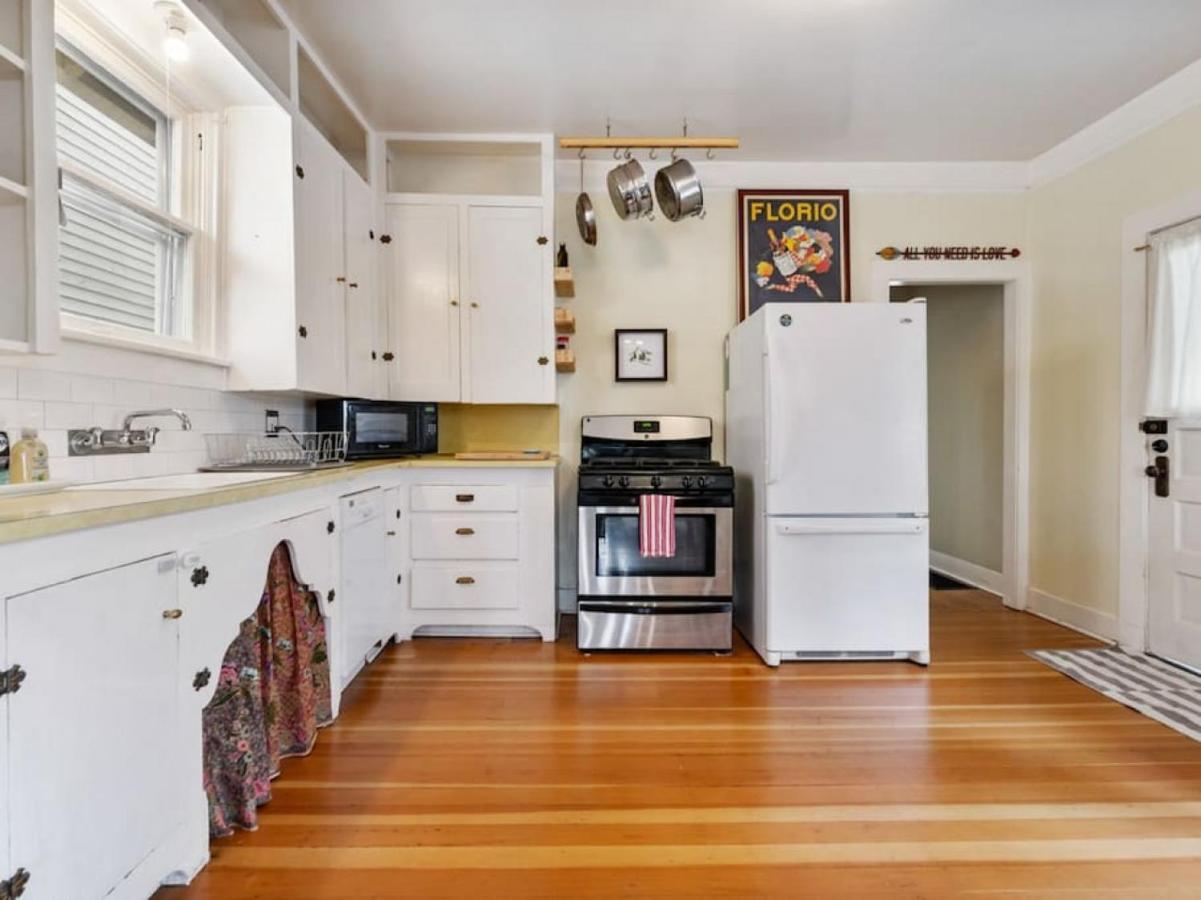Charming 1909 St Johns *