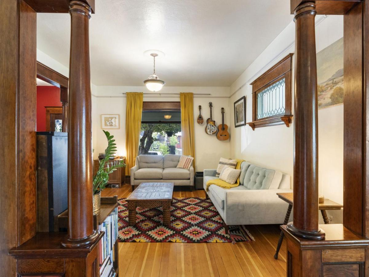 Holiday home Art Deco Oasis - Stylish 2bd With Den, Office, Garden And Dip Pool Portland