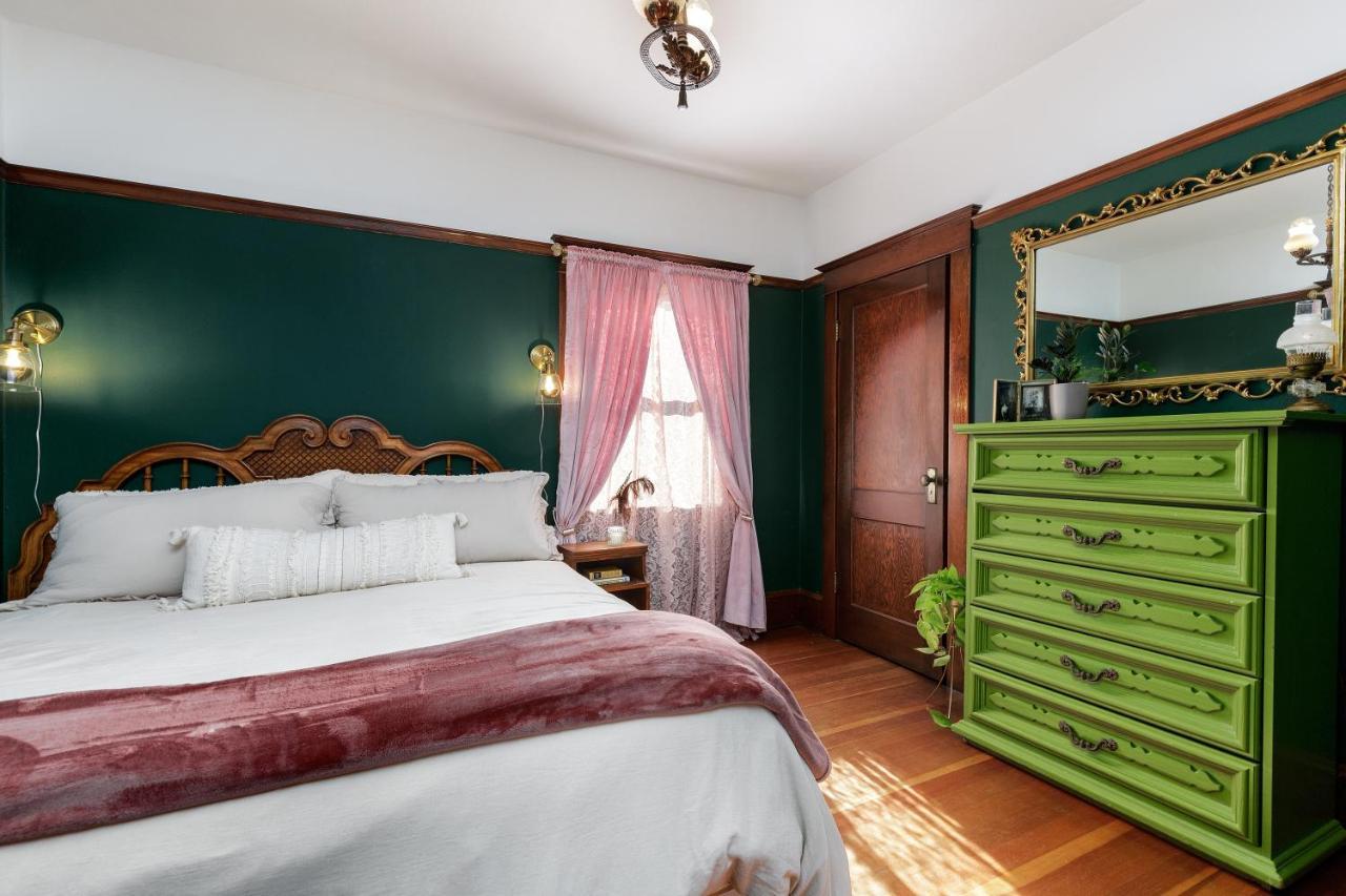 The Betty - A 1920s Vintage Portland
