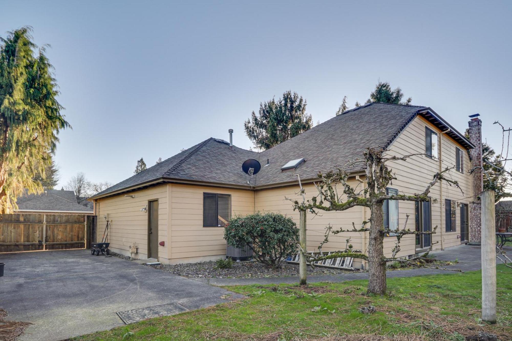 Lovely About 10 Mi To Downtown! Holiday home *