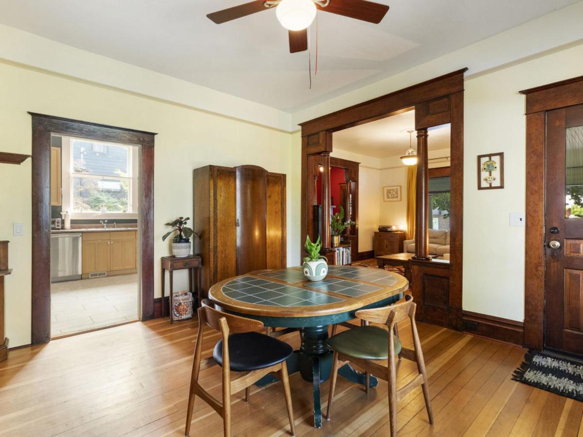 Art Deco Oasis - Stylish 2bd With Den, Office, Garden And Dip Pool *