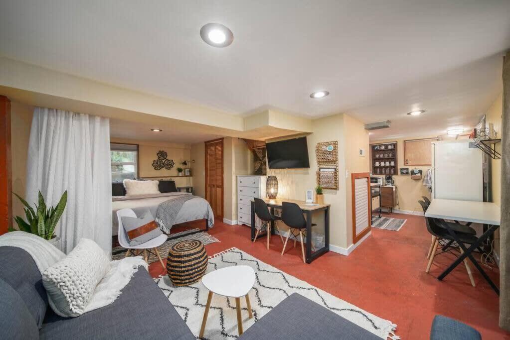 #stayinmydistrict Woodlawn Eclectic -walk To Dekum Apartment Portland