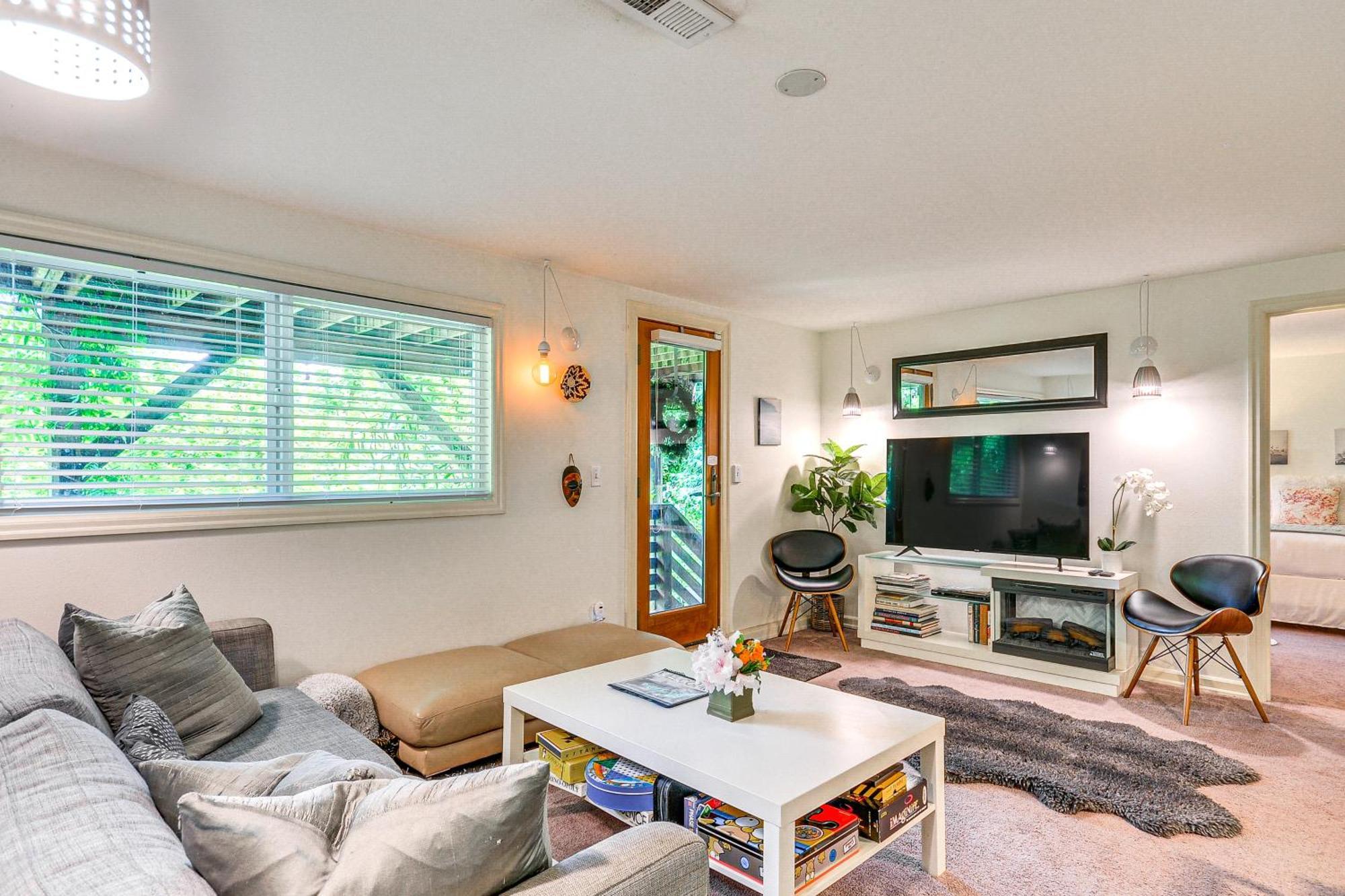 Lush Flat With Fire Pit, 4 Mi To Dtwn! Apartment