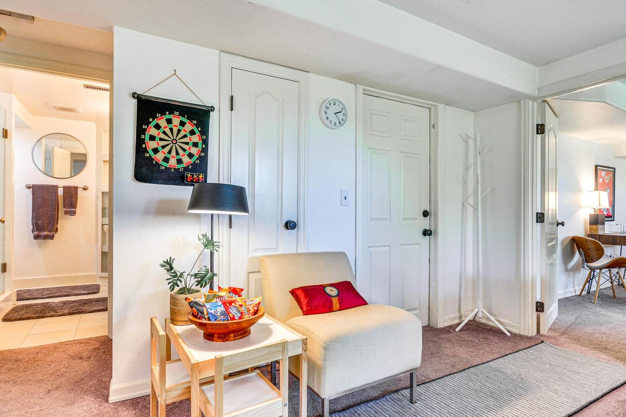 Apartment Lush Flat With Fire Pit, 4 Mi To Dtwn!