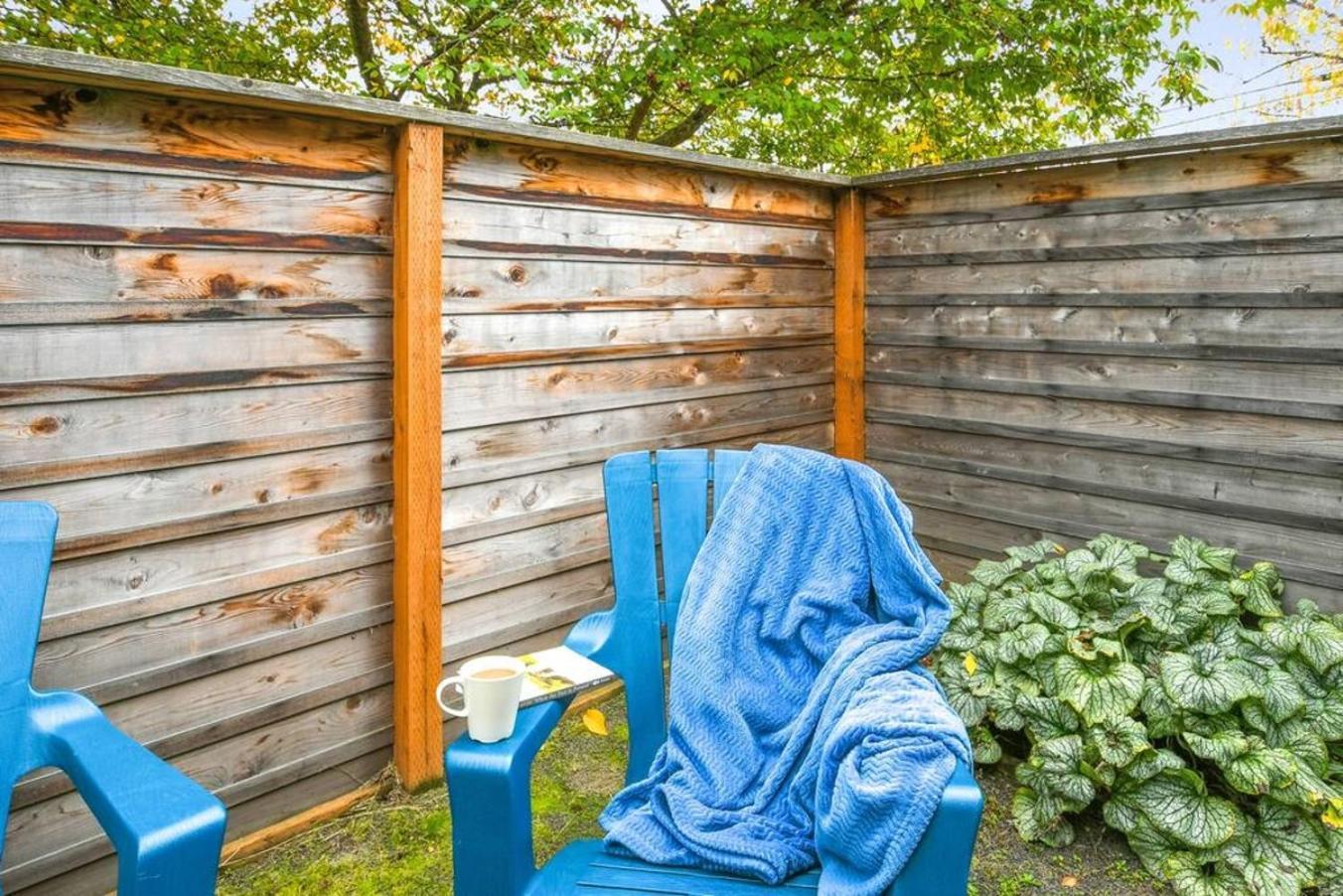 Private Studio, Lofted Bed, Soaking Tub & Patio