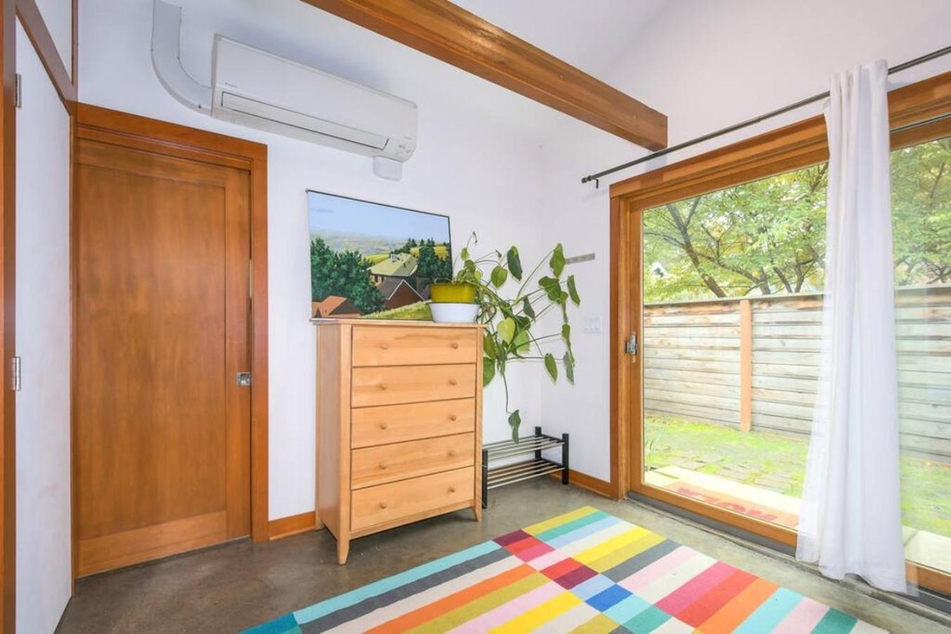 Private Studio, Lofted Bed, Soaking Tub & Patio Holiday home