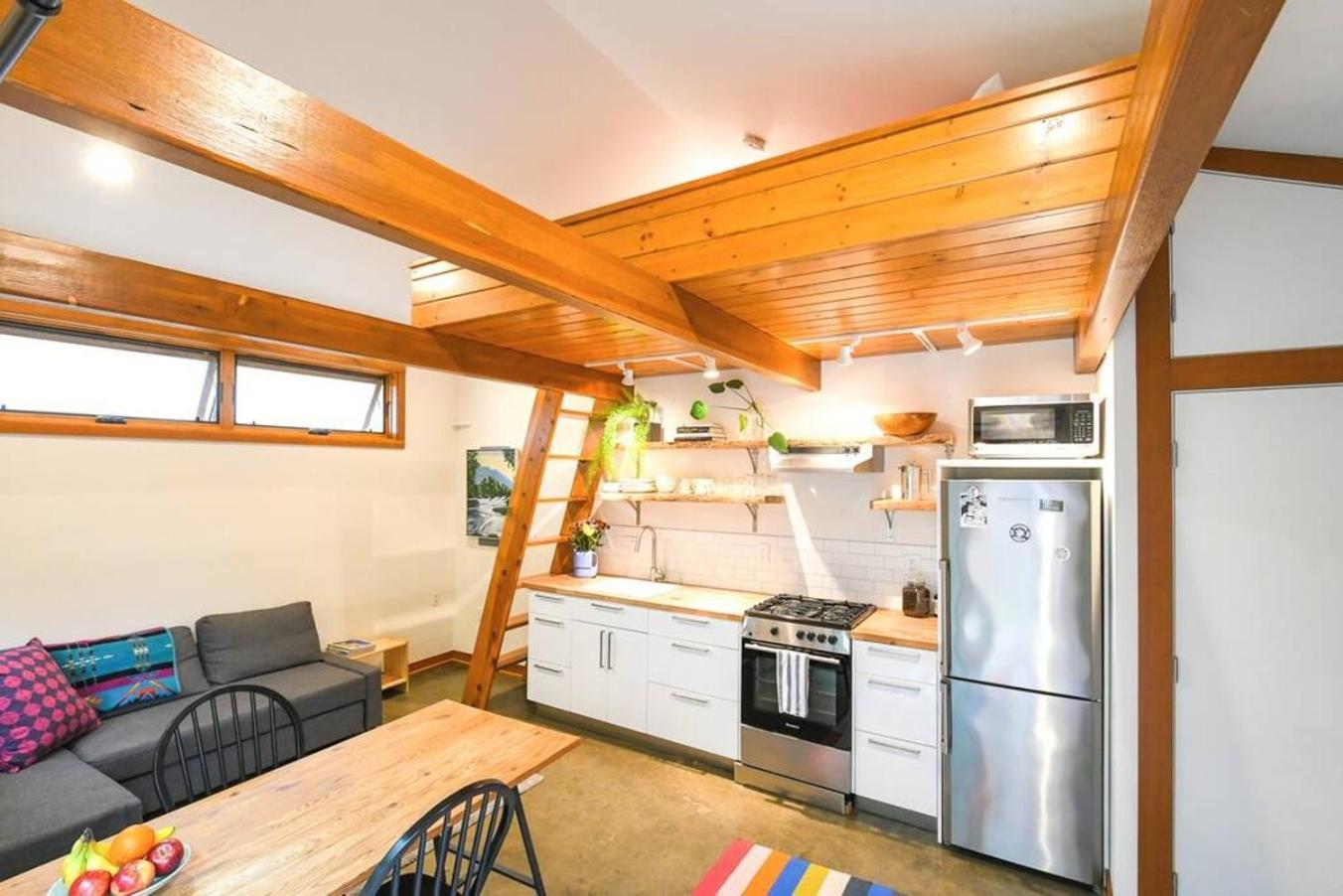 Holiday home Private Studio, Lofted Bed, Soaking Tub & Patio