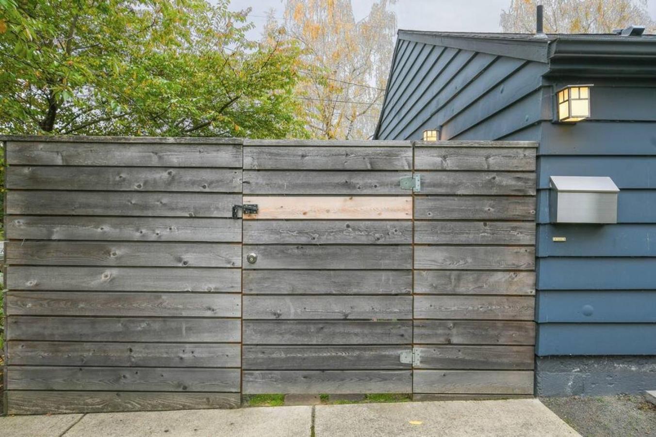 Private Studio, Lofted Bed, Soaking Tub & Patio * Portland