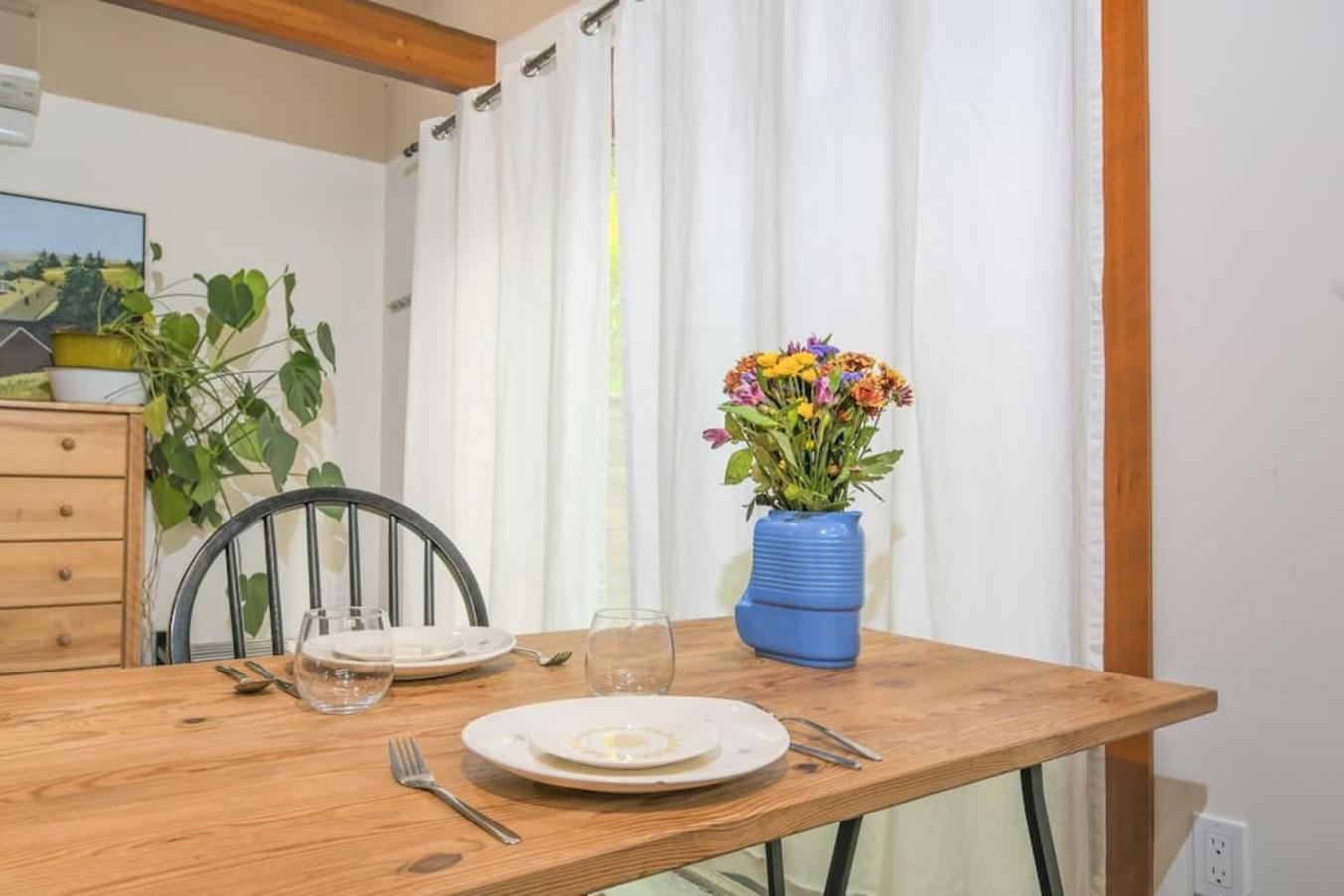 Holiday home Private Studio, Lofted Bed, Soaking Tub & Patio