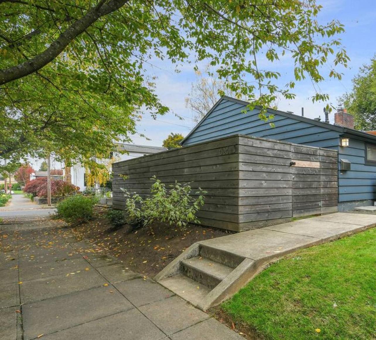 Holiday home Private Studio, Lofted Bed, Soaking Tub & Patio
