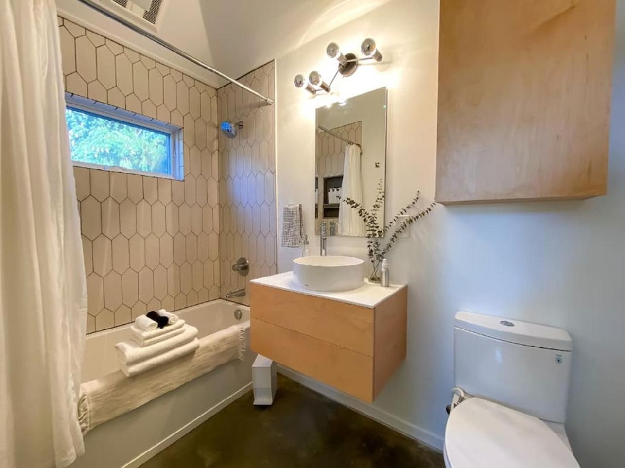 Private Oasis! Cozy & Close To Everything! Casa de hóspedes