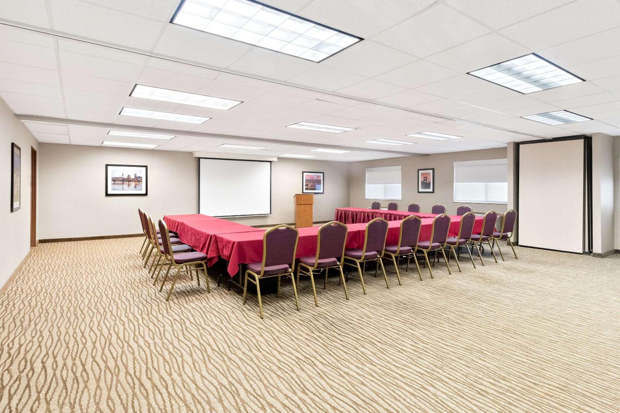 Comfort Airport Hotel