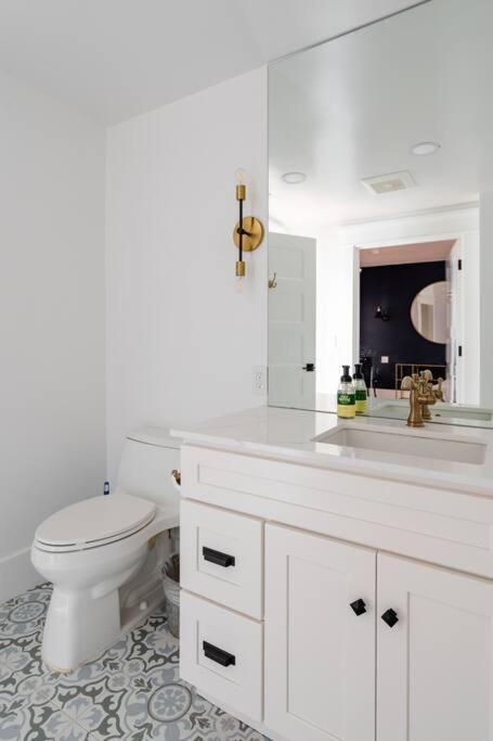 Collection - Elegant World's Fair 4br 97 Walkscore *