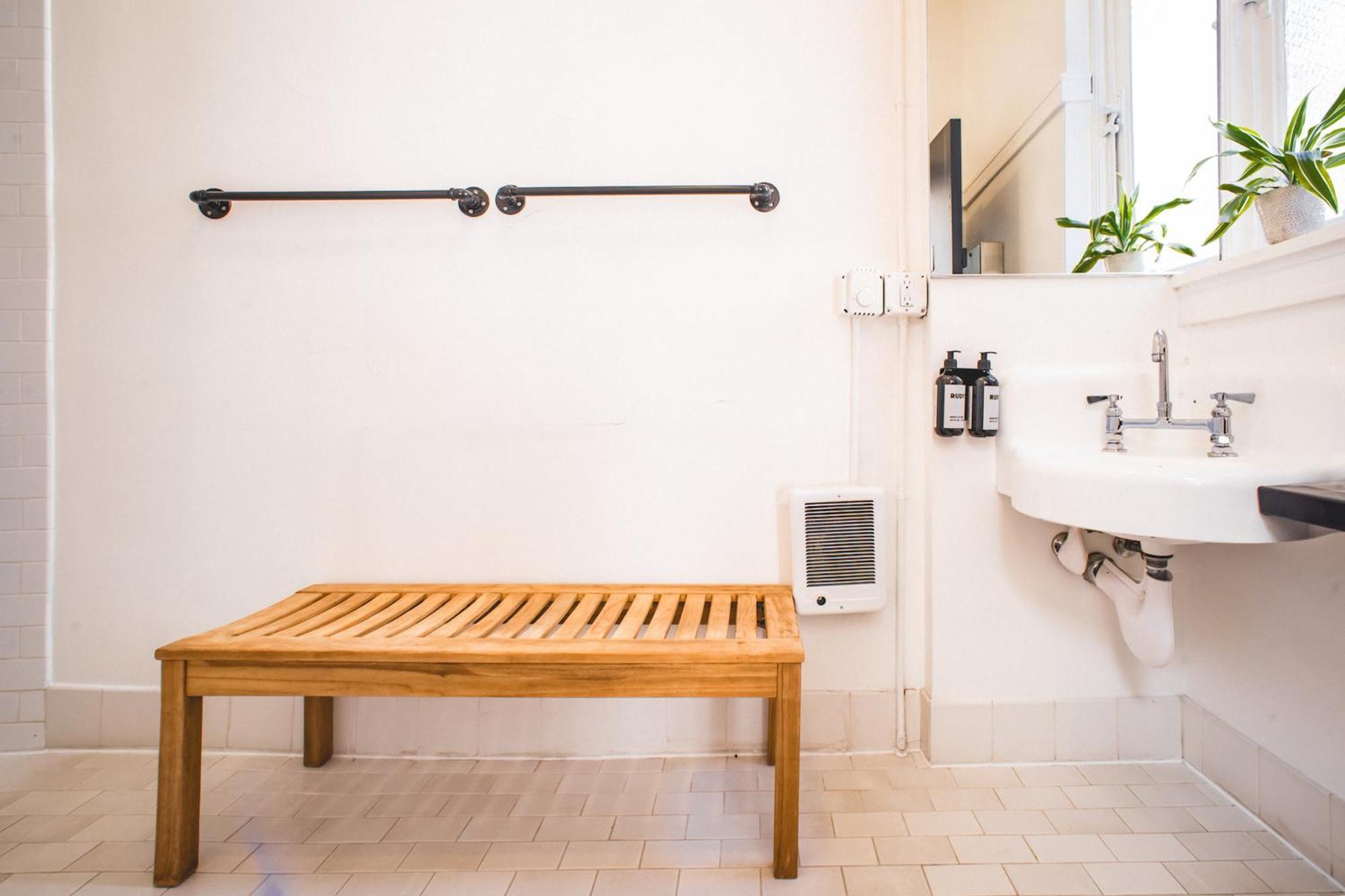 The Clyde By Kasa Living 3* Portland