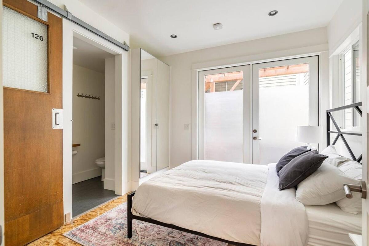 Newly Renovated Nw Charmer With 99 Walkscore Holiday home *