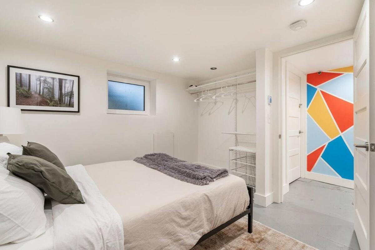 Holiday home Newly Renovated Nw Charmer With 99 Walkscore *