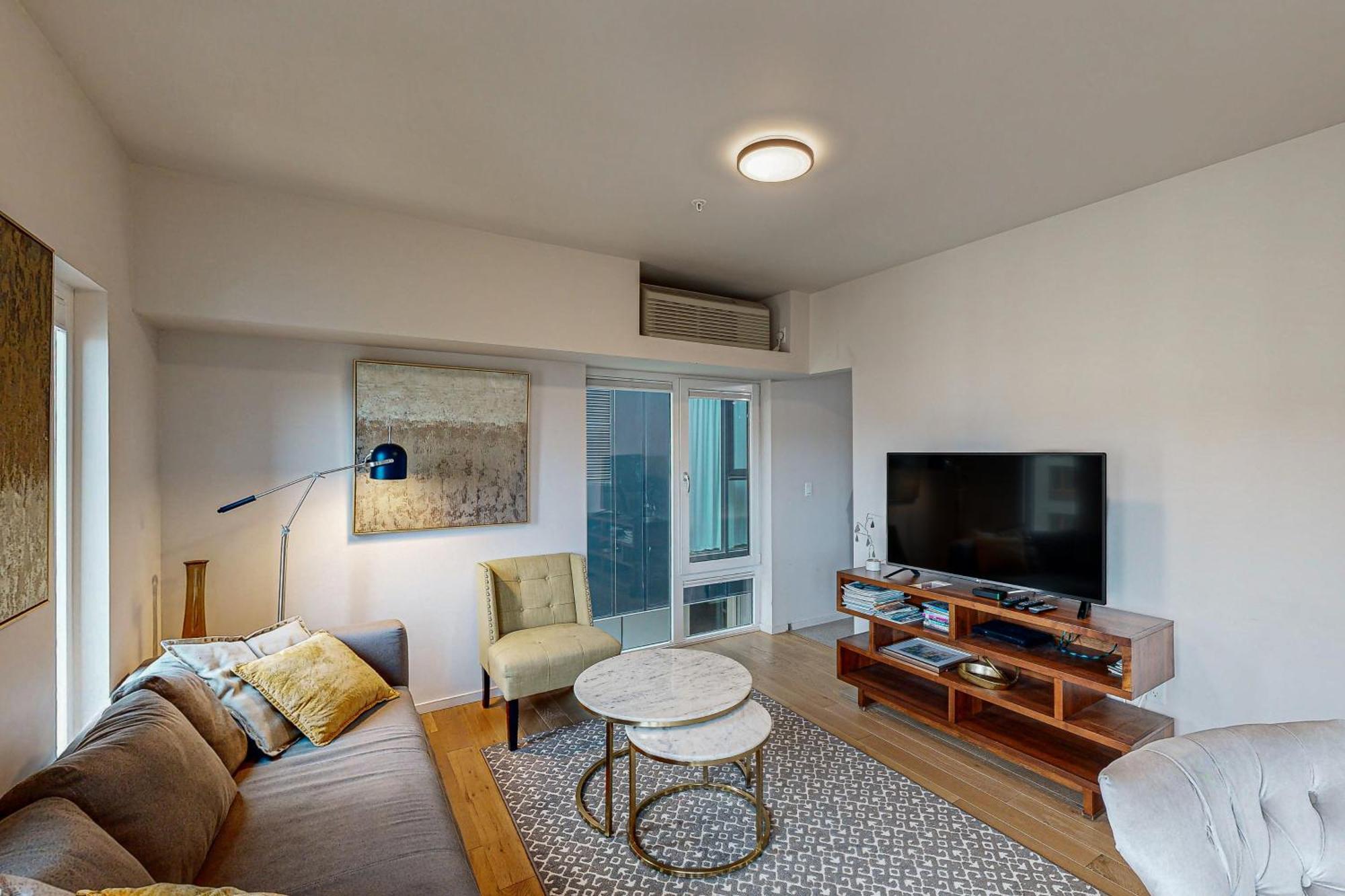 Q21 Apartment