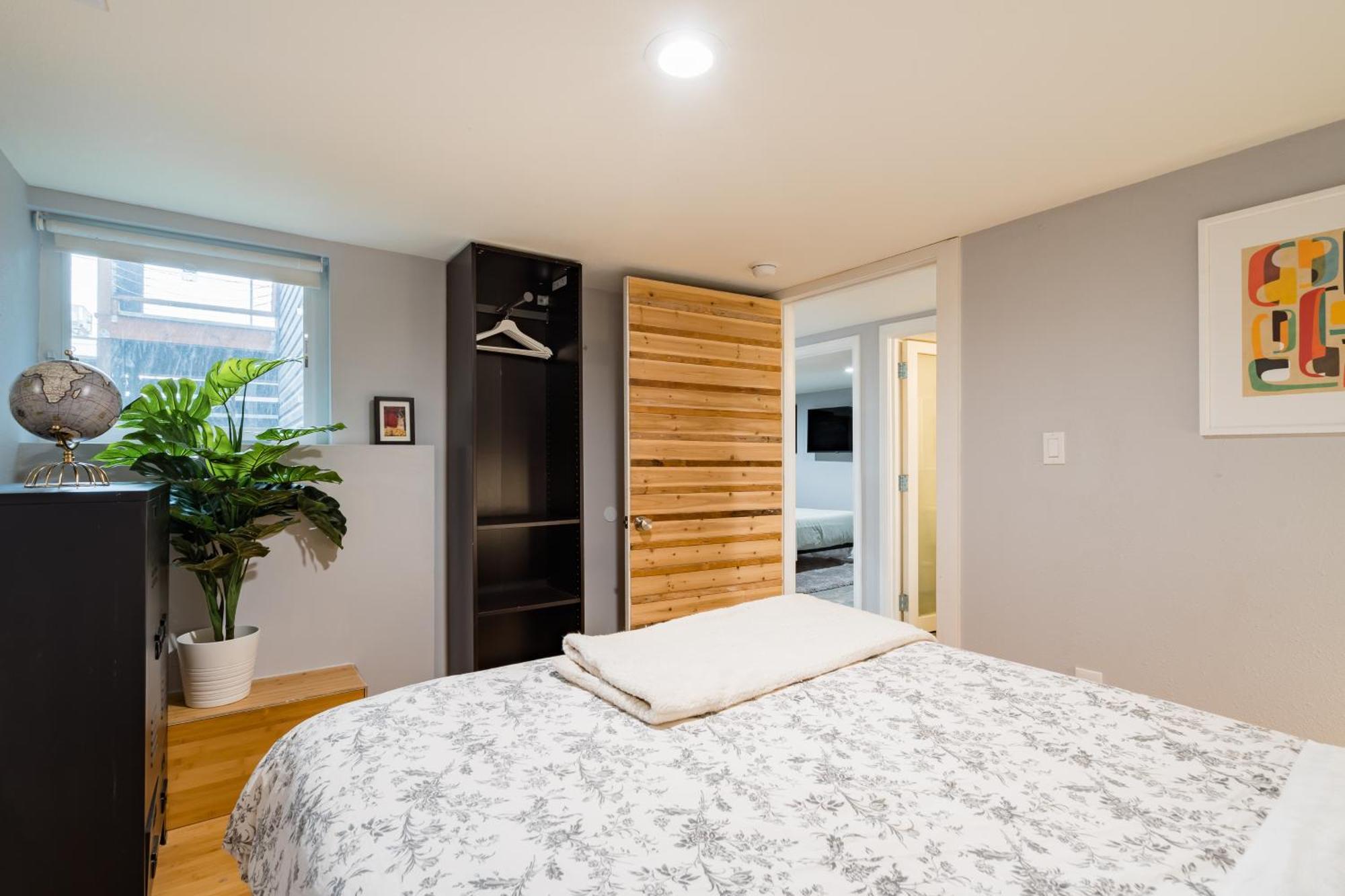 Collection - Unique 8 Bedroom Private In Pearl District Holiday home *