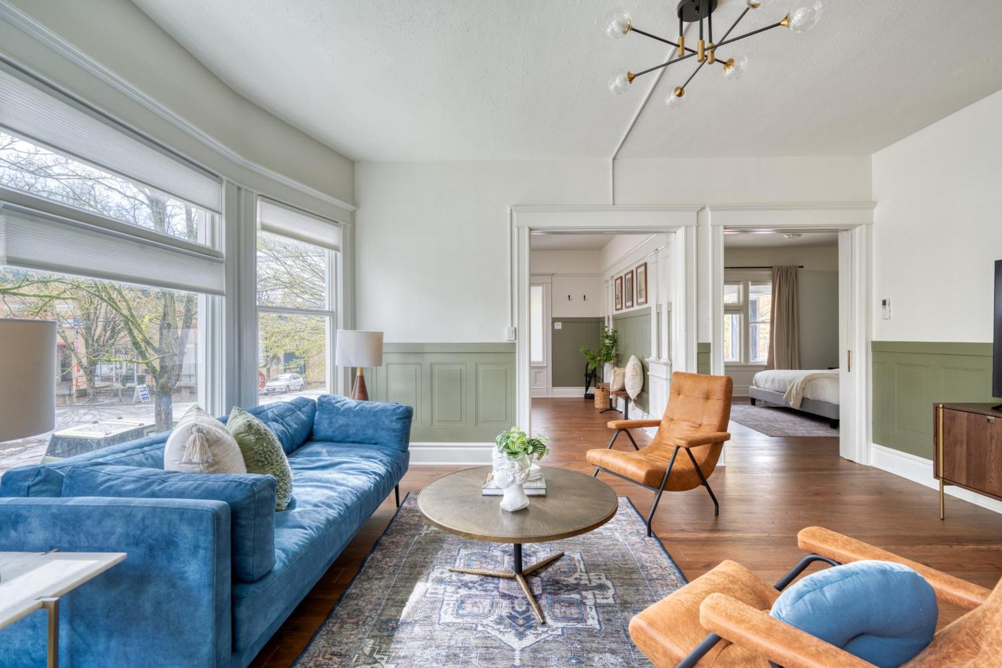 - Renewed Classic Craftsman In Se - 95 Walkscore Apartment *