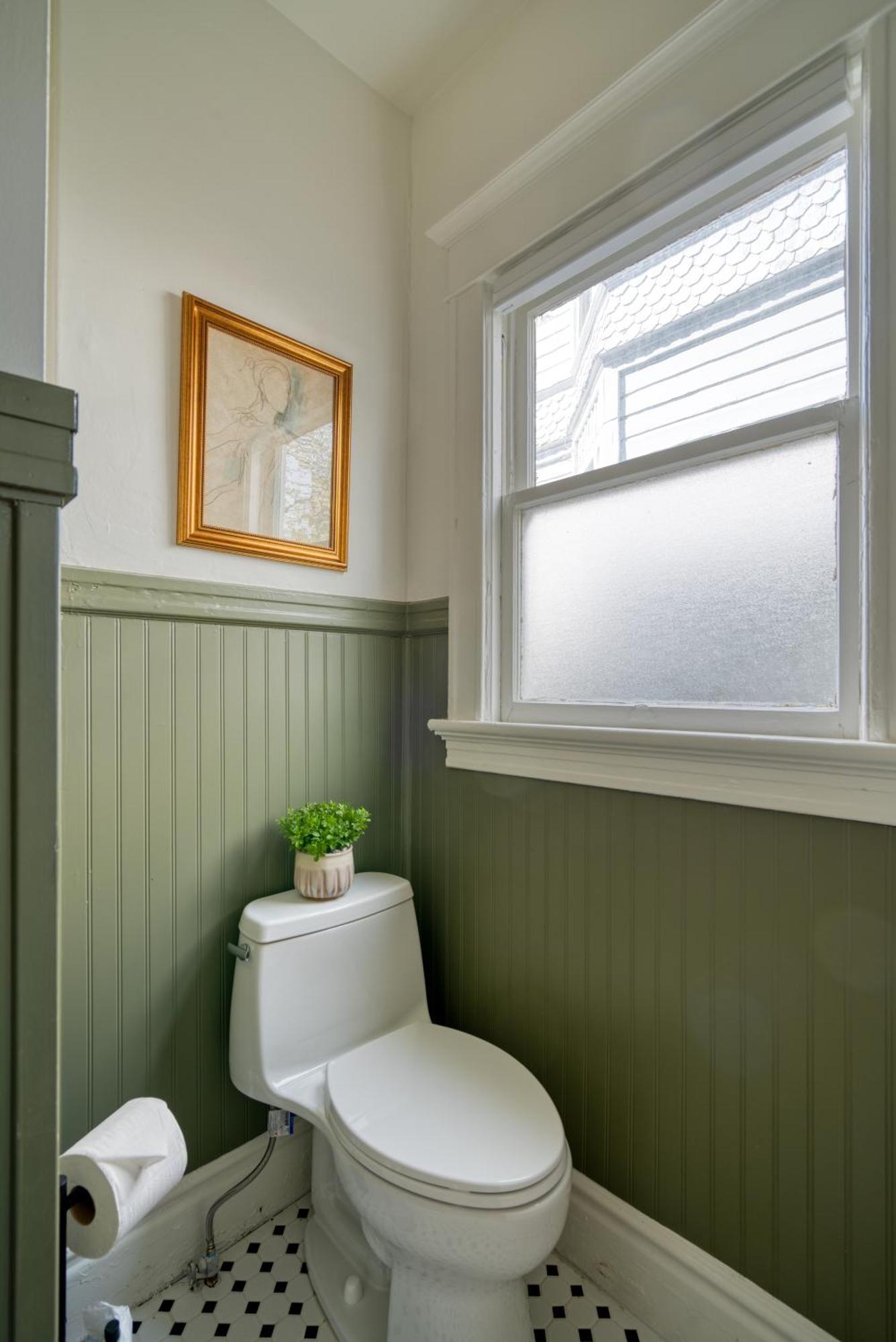 Apartment - Renewed Classic Craftsman In Se - 95 Walkscore