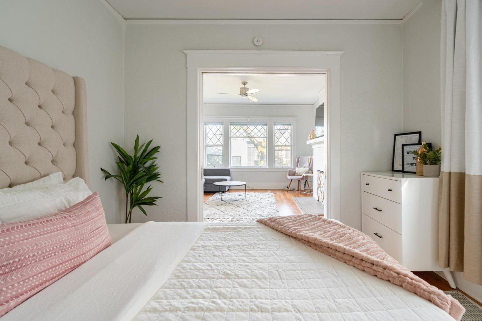 - Sunnyside Wonderland- Coffee Shops, Bars & Parks Apartment Portland
