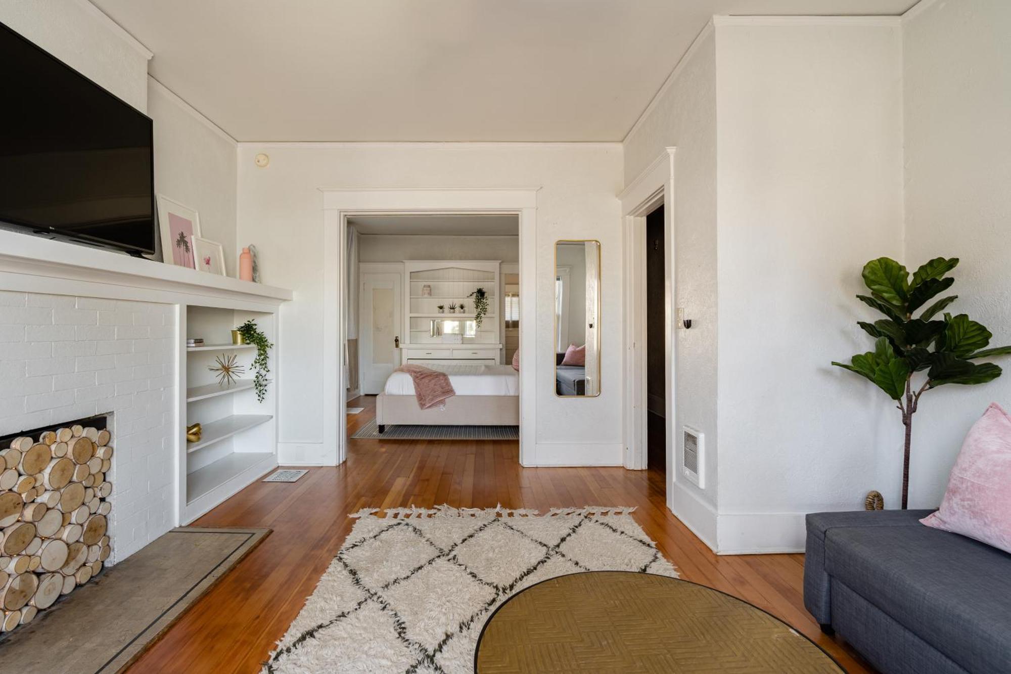- Sunnyside Wonderland- Coffee Shops, Bars & Parks Apartment Portland