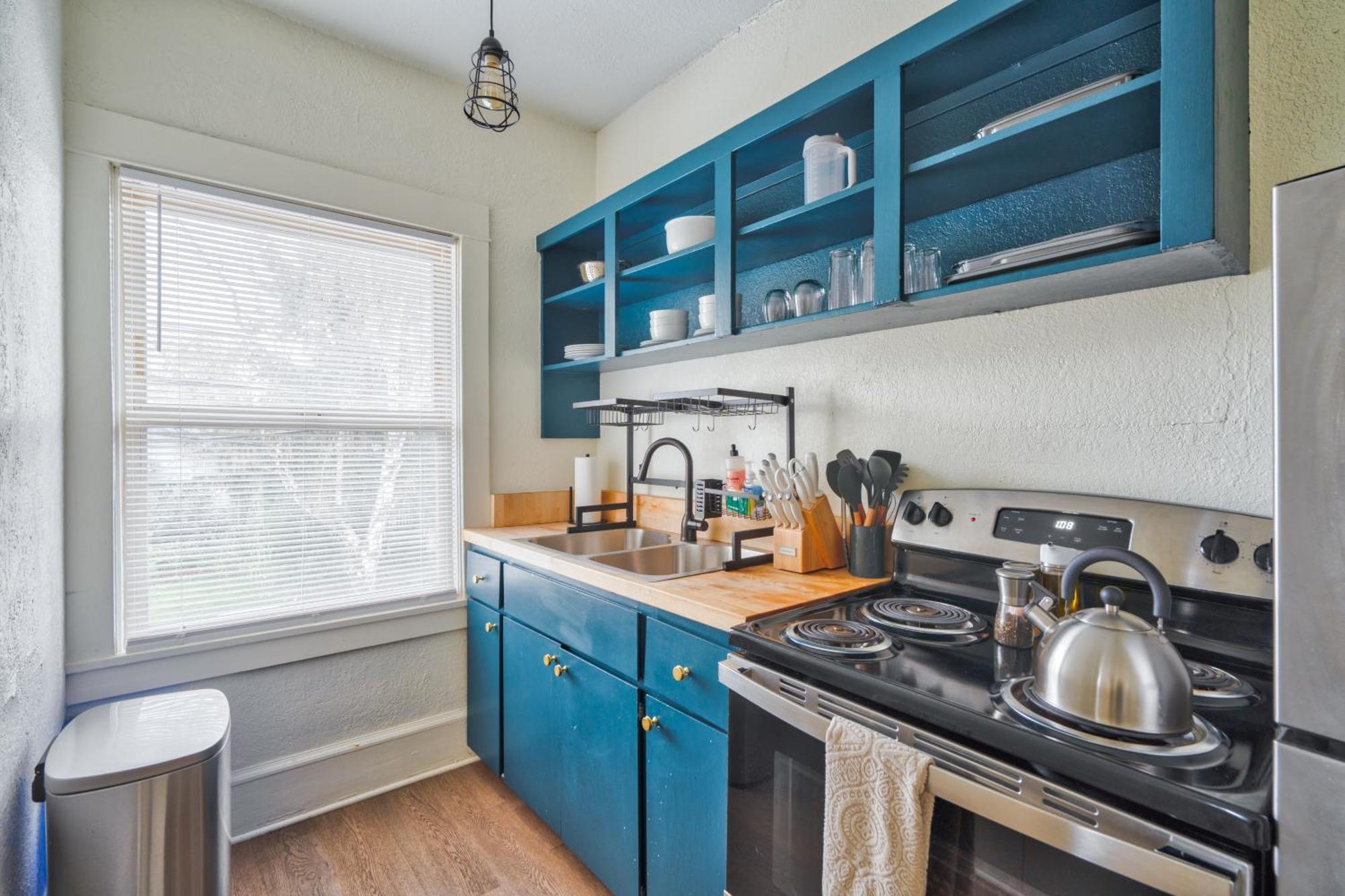 - Mt Tabor Retreat - Local Eateries - Shops - Bars Portland