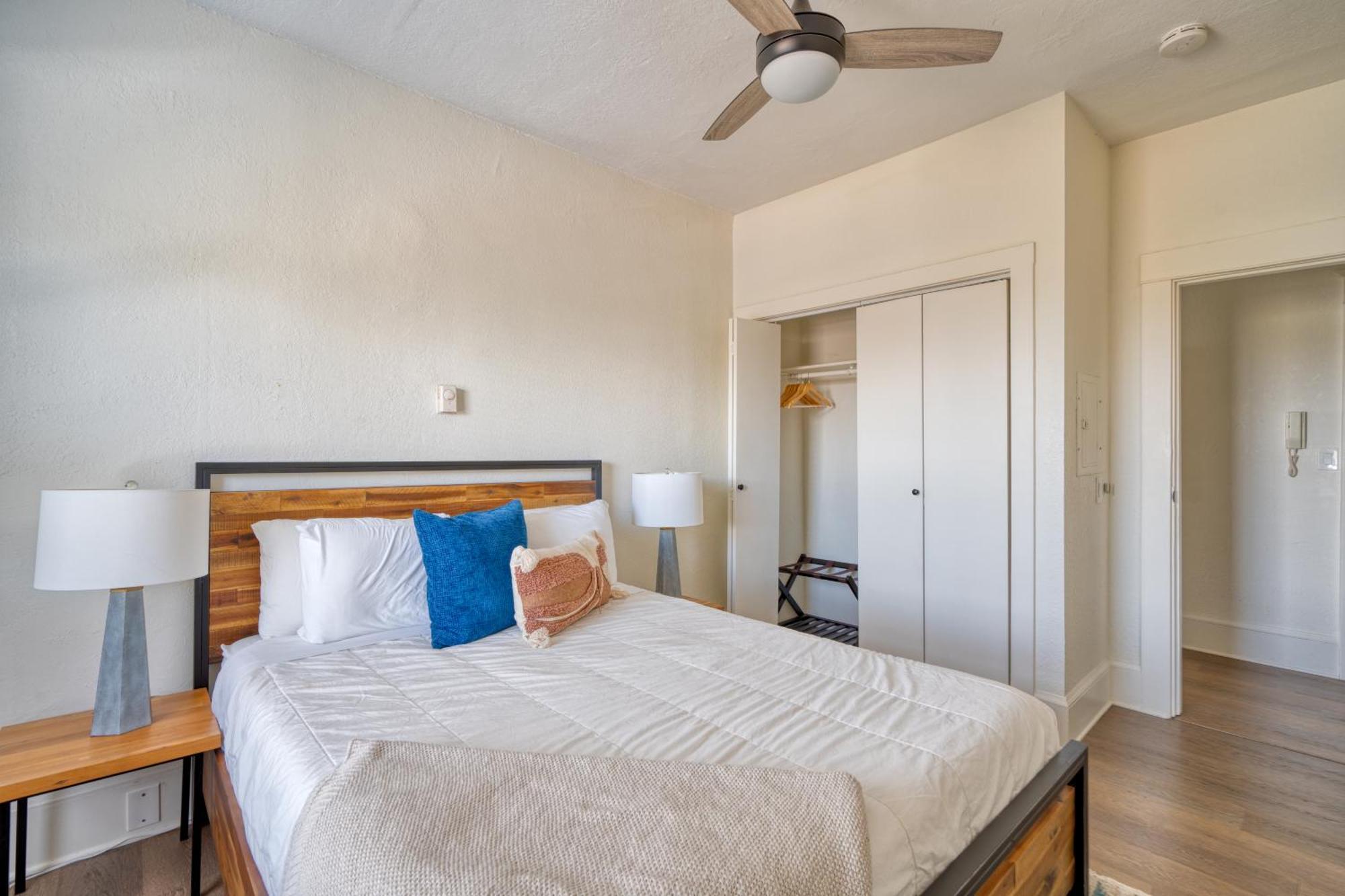 - Mt Tabor Retreat - Local Eateries - Shops - Bars Portland