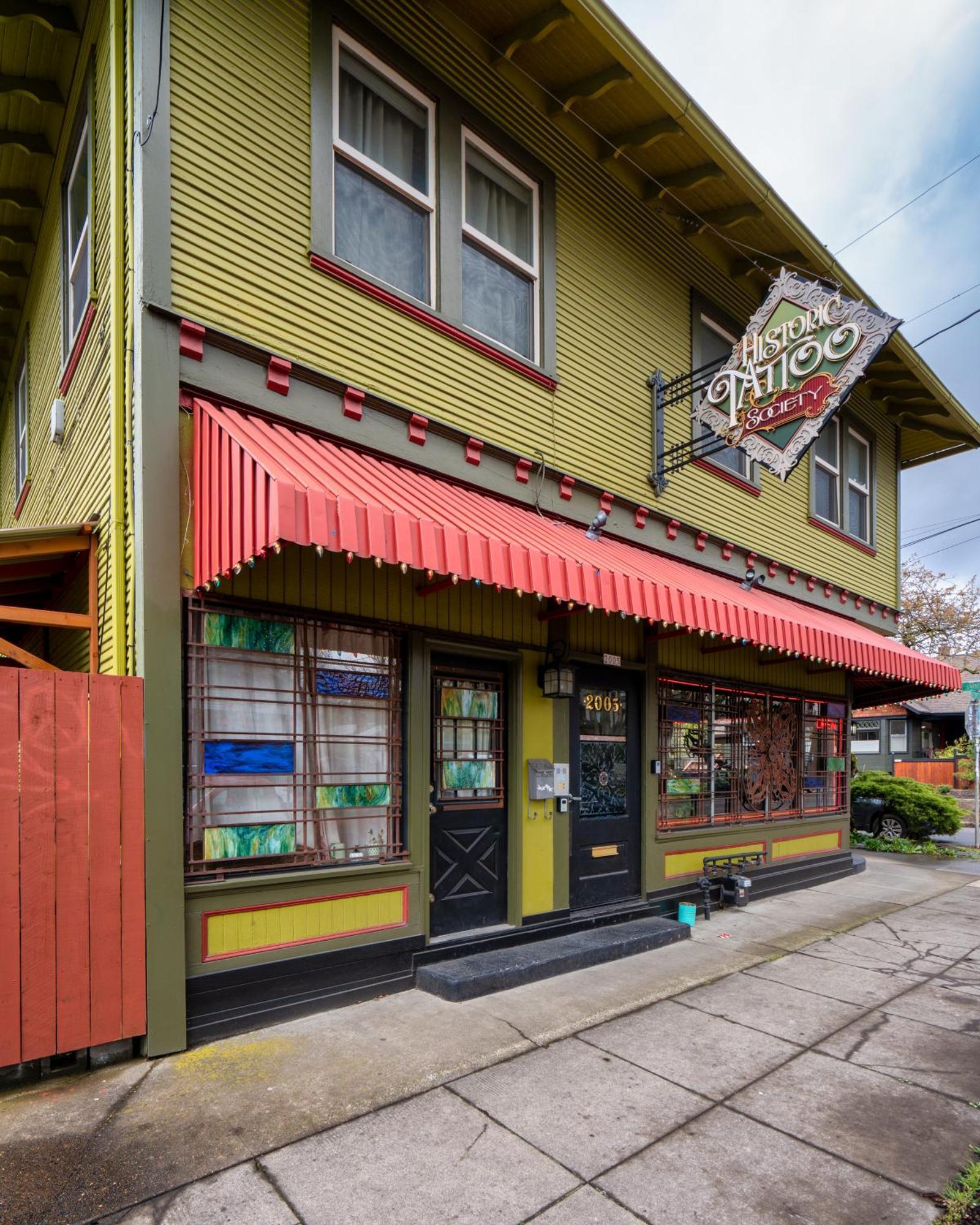 - Mt Tabor Retreat - Local Eateries - Shops - Bars