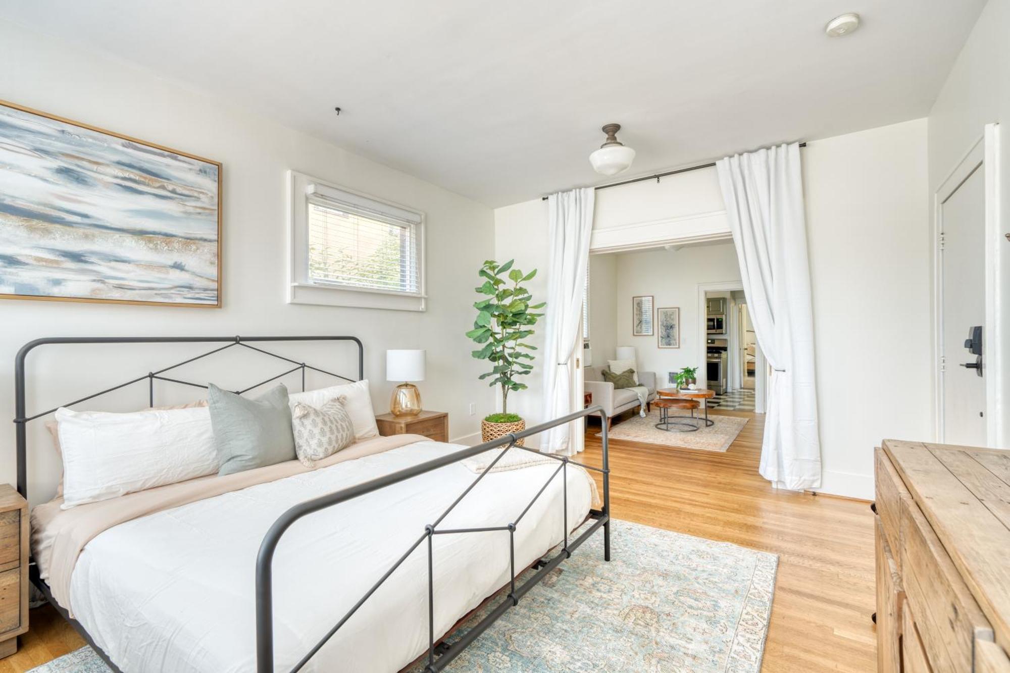 Collection - La Casa Burnside - Local Eateries, Shops, And Bars Portland