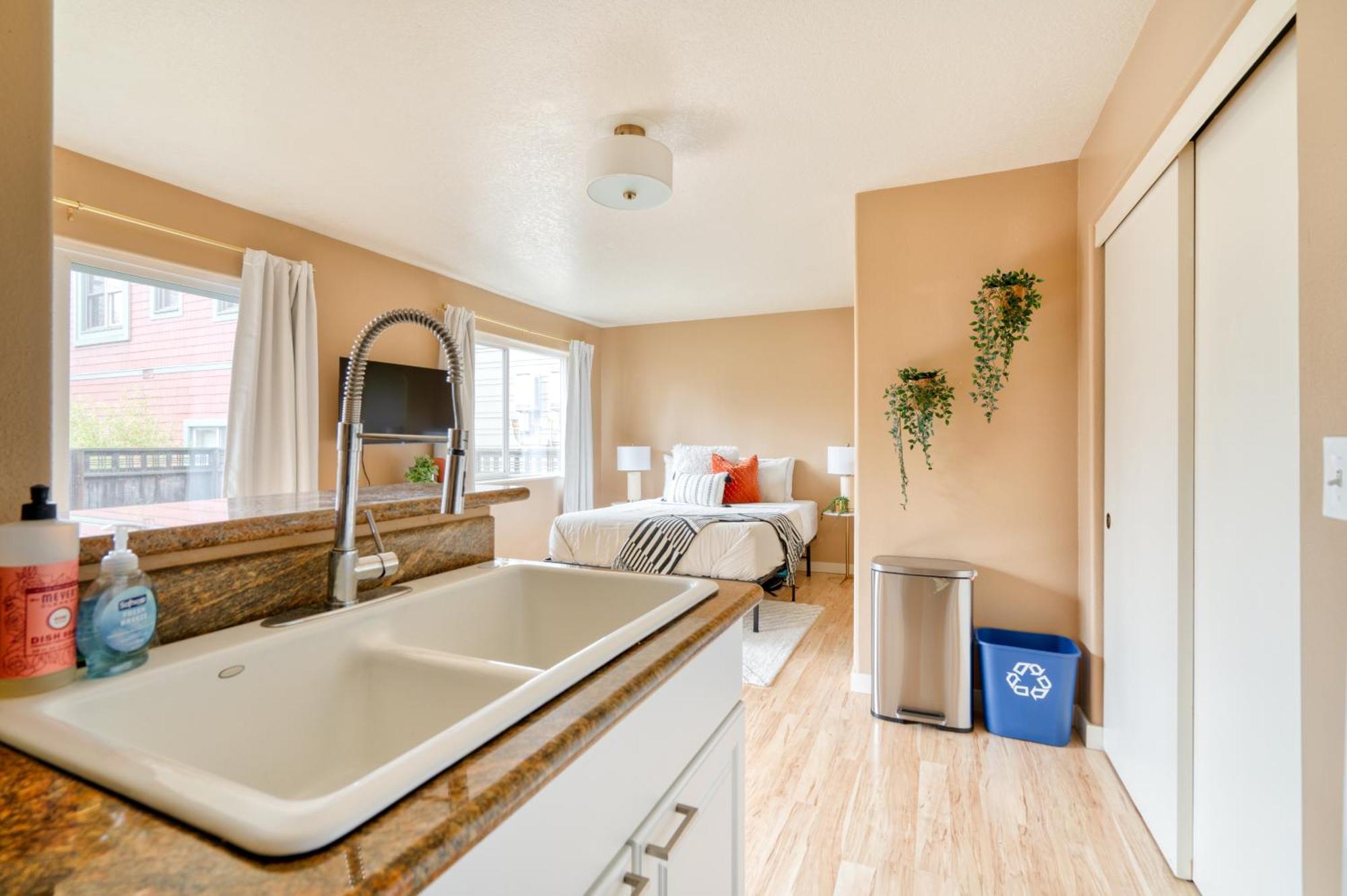 - John's Landing Haven - Near Ohsu * Portland