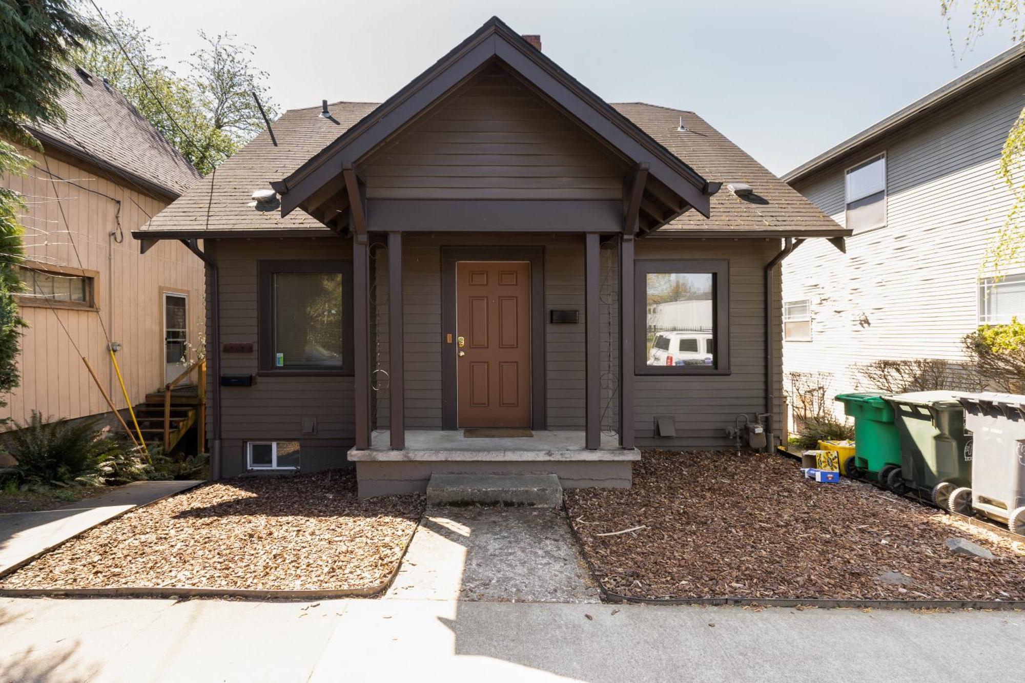 Collection - Heartofbuckman Midcentury Dream 86 Walkscore 3br Portland
