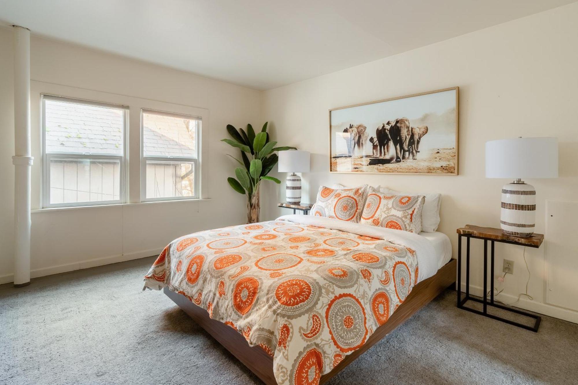 Collection - Heartofbuckman Midcentury Dream 86 Walkscore 3br *