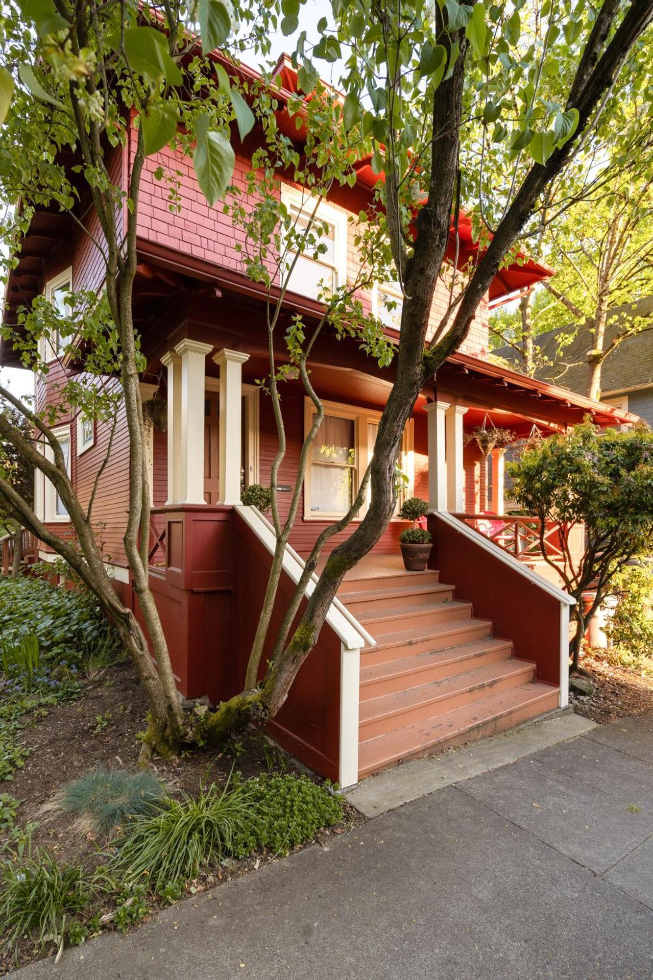 Collection - Private Underground Getaway - 92 Walkscore * Portland