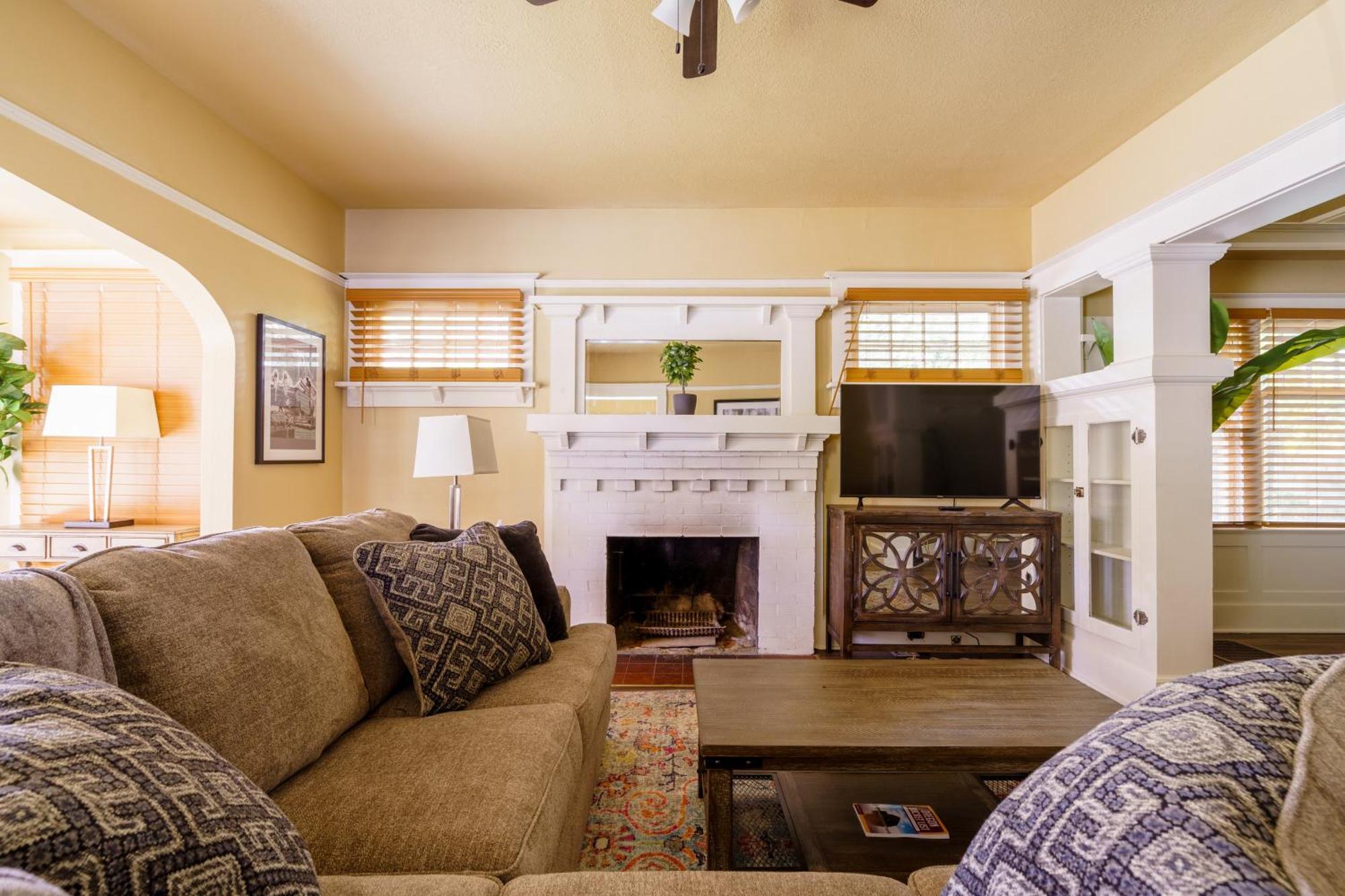 - Heart Of Portland! Newly Remodeled, 99 Walk Score