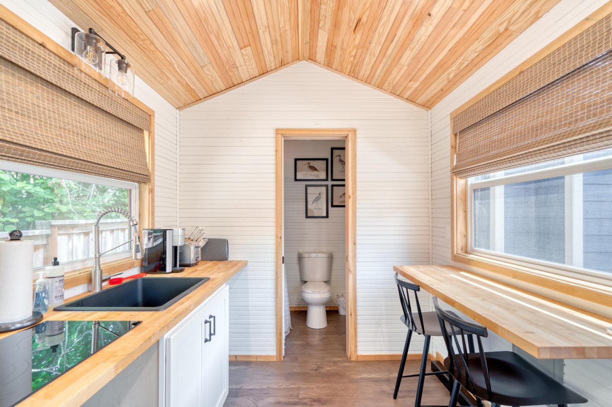 - Tiny - Walk To Local Shops & Restaurants Holiday home *