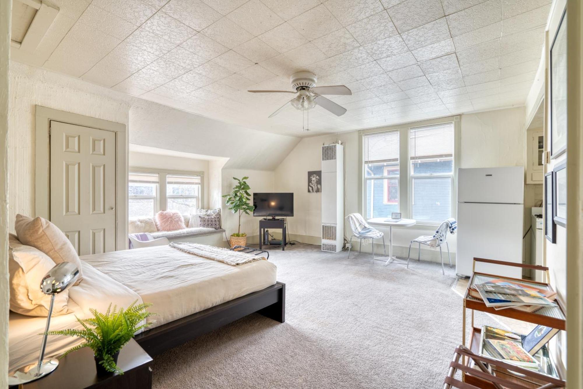 Apartment - Sun-filled Buckman Studio! *