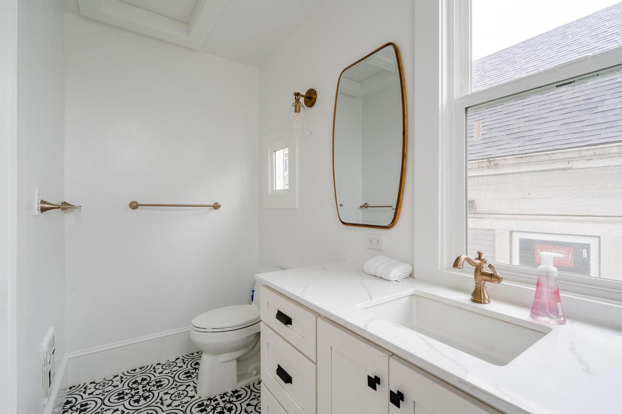 Collection - Elegant World's Fair 4br 97 Walkscore *