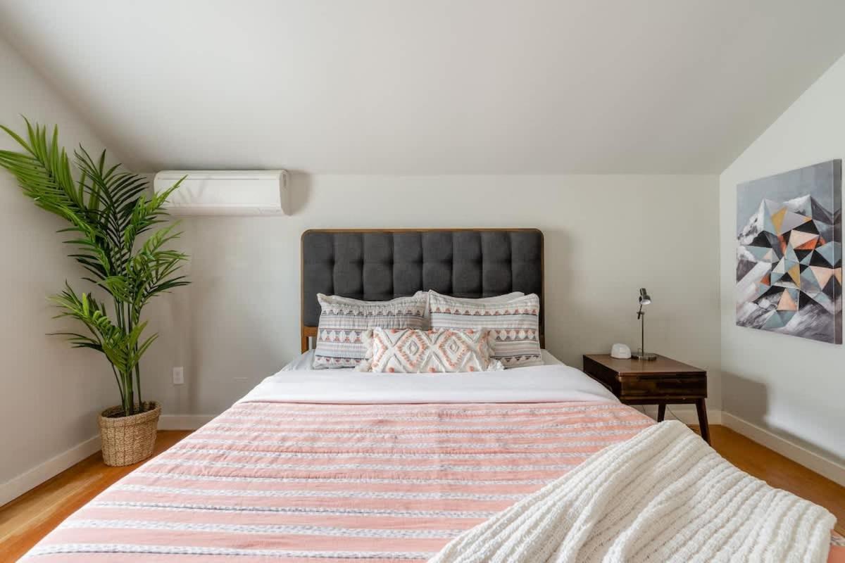 - Cozy Attic Hideaway In Laurelhurst * Portland