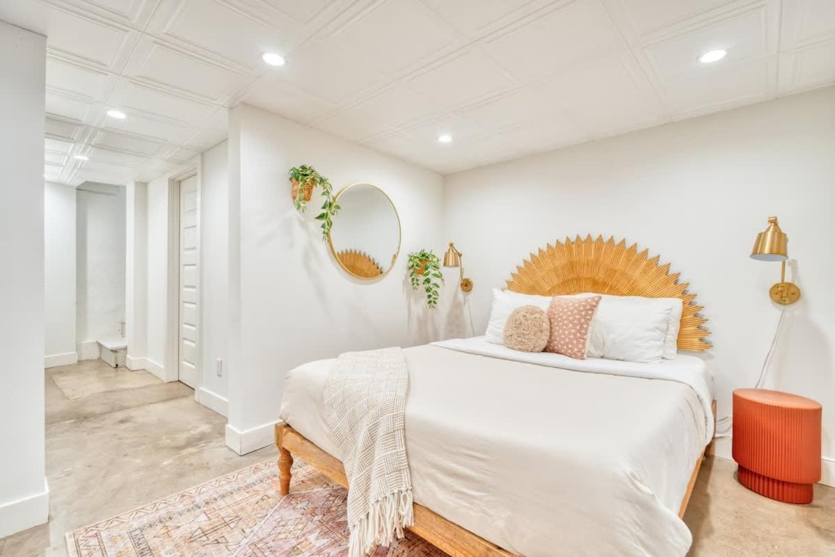 Collection - Budget-friendly Basement Hideaway - 91 Walkscore