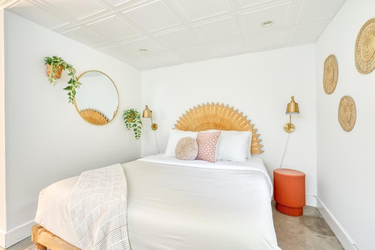 Collection - Budget-friendly Basement Hideaway - 91 Walkscore