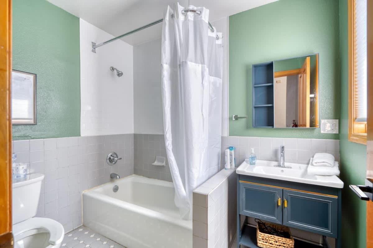 Holiday home Collection - Urban Rose - Downtown & Ohsu Proximity! Portland