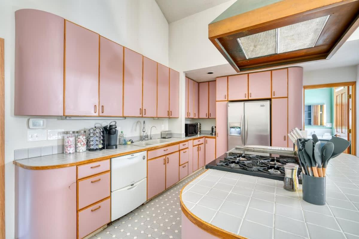 Collection - Urban Rose - Downtown & Ohsu Proximity! *