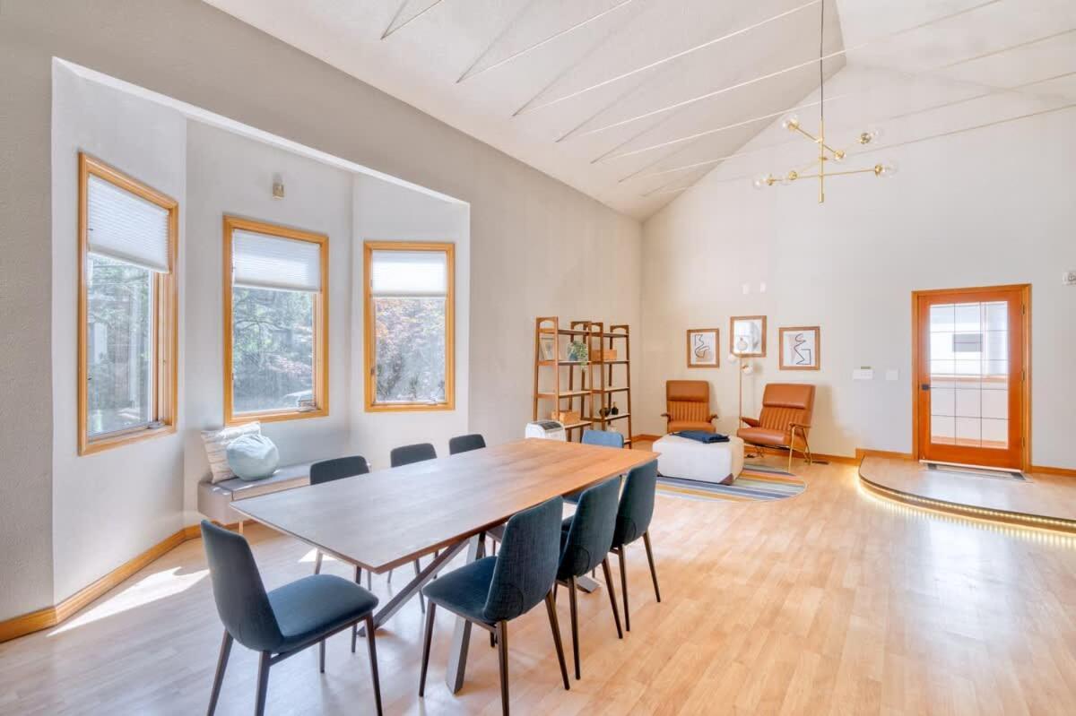 Holiday home Collection - Urban Rose - Downtown & Ohsu Proximity!