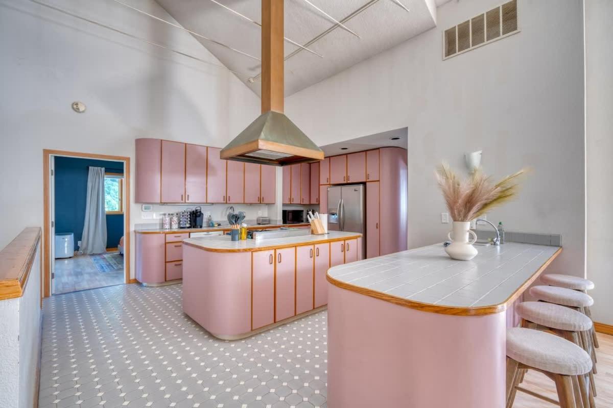 Holiday home Collection - Urban Rose - Downtown & Ohsu Proximity! Portland