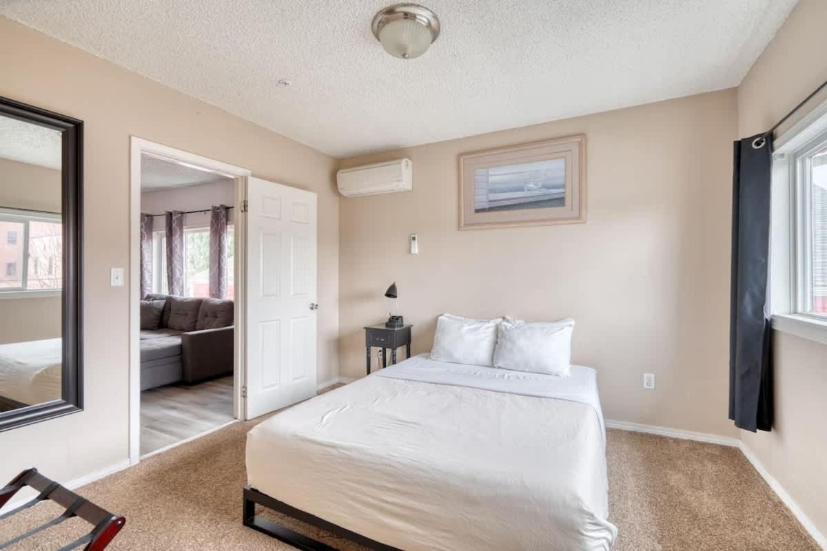 - Spacious & Hip 1br With Access To Ne Apartment