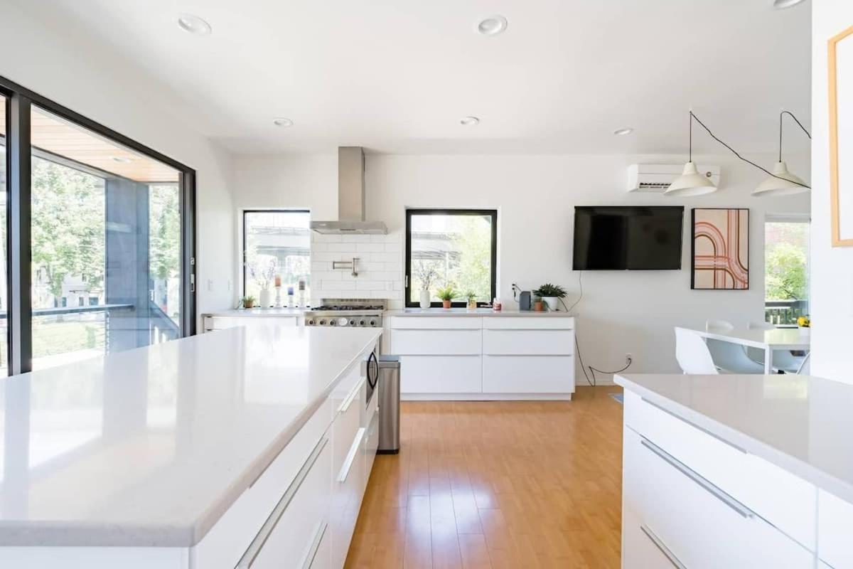 Holiday home Collection - Unique 8 Bedroom Private In Pearl District *