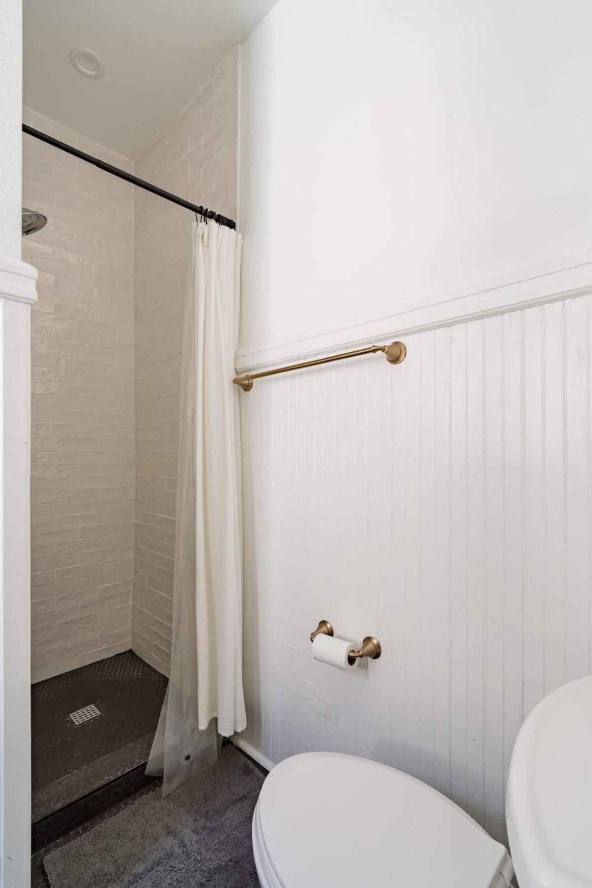 - The Tournesol Suite- Leisurely Strolls On Nw 23rd Apartment Portland