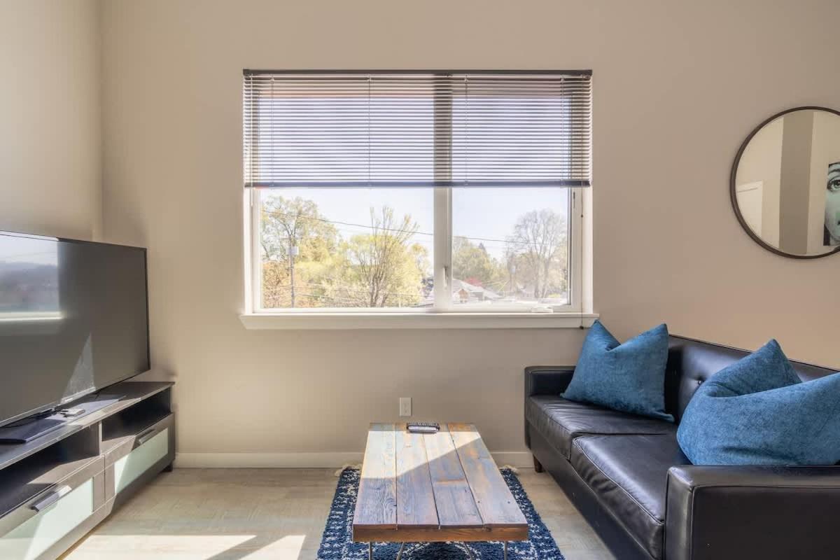 Apartment Sunny - Food Carts, Coffee & Bars *